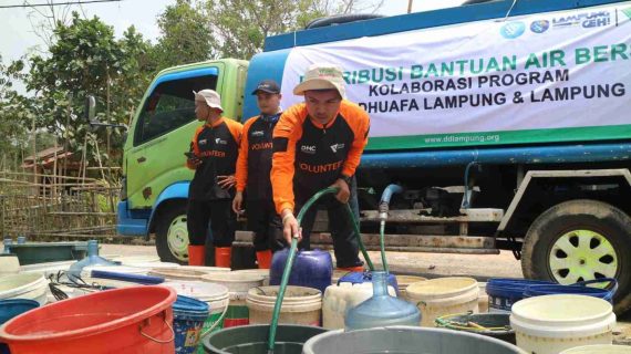 Kemarau Berkepanjangan, Dompet Dhuafa Lampung-Lampung Geh Peduli Salurkan Air Bersih di Way Gubak