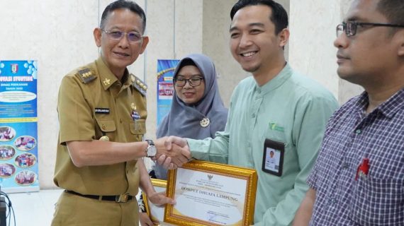 Bantu Penanganan Stunting di Pringsewu, Dompet Dhuafa Lampung Terima Piagam Penghargaan Bupati Pringsewu