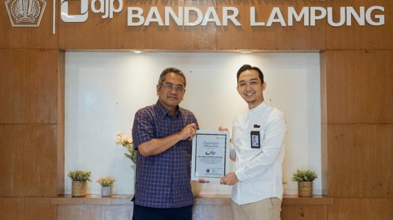 Dompet Dhuafa Lampung Beri Penghargaan Kemanusiaan Kepada KPP Madya Bandar Lampung