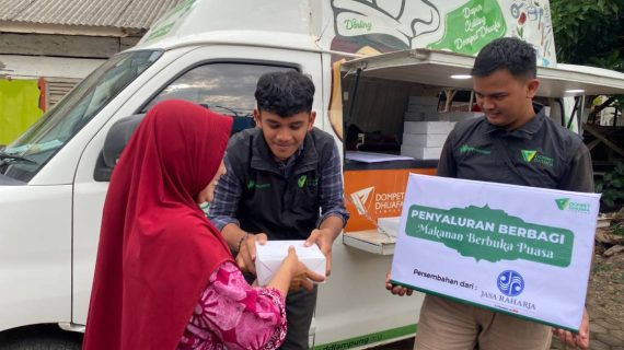 Hari Ketiga Ramadan, Dompet Dhuafa Lampung Berbagi Ratusan Paket Makanan