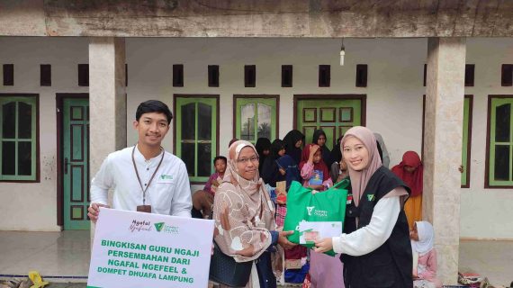 Komunitas Ngafal Ngefeel-Dompet Dhuafa Lampung Beri Bingkisan Cinta Untuk Guru Ngaji