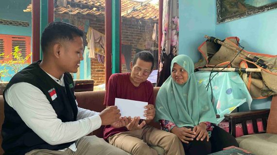 Dompet Dhuafa Lampung Bantu Tukang Becak Penderita Tumor Ganas