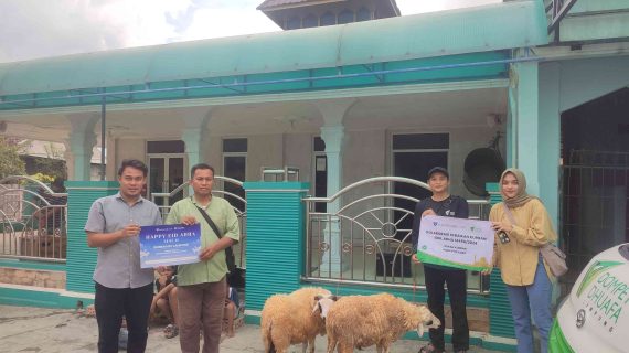 Peduli Sesama, Paragon DC Lampung Bagikan Hewan Kurban di Campang Raya Bersama Dompet Dhuafa Lampung