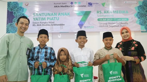 Bersama RS Aka Medika Sribhawono, Dompet Dhuafa Lampung Salurkan Puluhan Bingkisan Anak Yatim Piatu