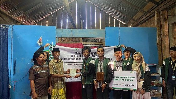 Dompet Dhuafa Lampung-Gramedia Lampung Salurkan Puluhan Quran