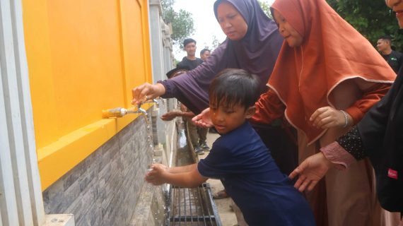 Samudera Indonesia-Dompet Dhuafa Bangun Sumur Bor untuk Warga Sekitar Masjid Al Jami Jatimulyo Lampung