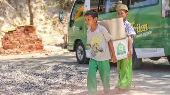 Apakah Anak Yatim Boleh Menerima Zakat?