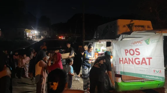 DMC Dompet Dhuafa Lampung Buka Pos Hangat untuk Korban Longsor Lempasing, 32 Rumah Terdampak